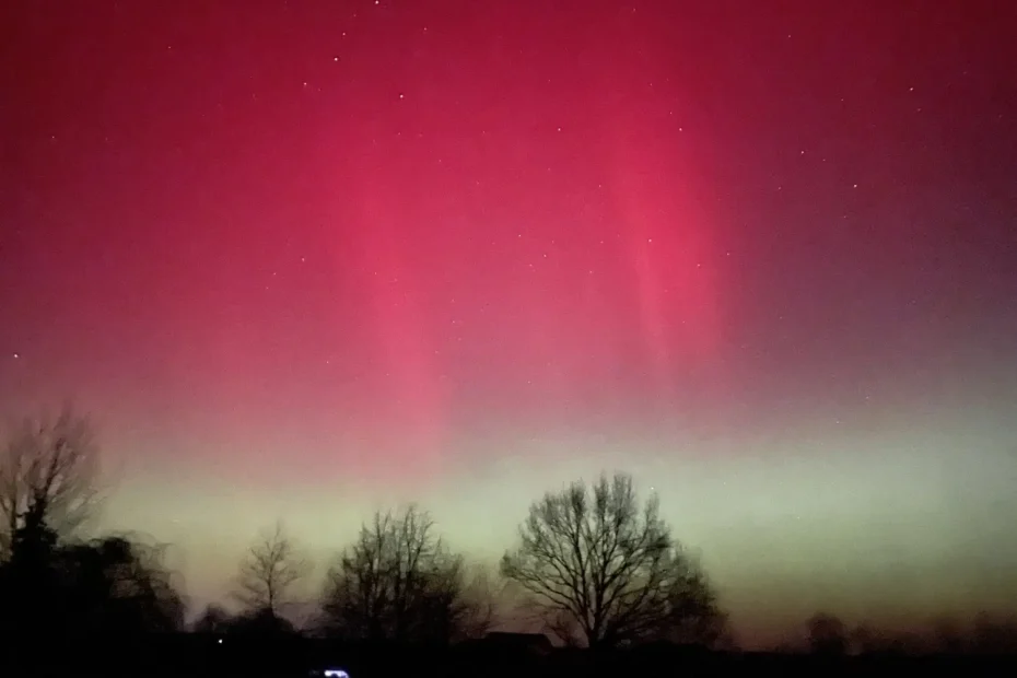 Rotes Polarlicht über Woltersdorf